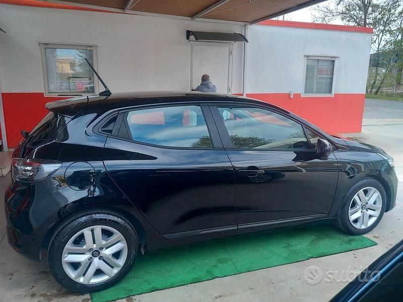 Gebraucht Renault Clio V Techno 101 PS (74 kW) 2024 Schwarz Limousine