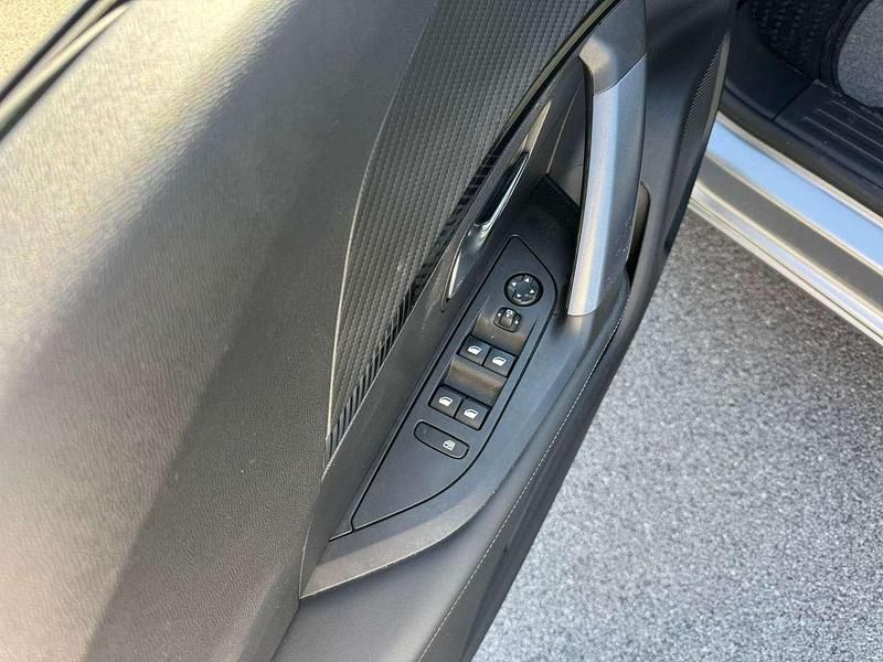 Usata Peugeot 2008 Allure 101 CV (74 kW) 2021 Grigio SUV