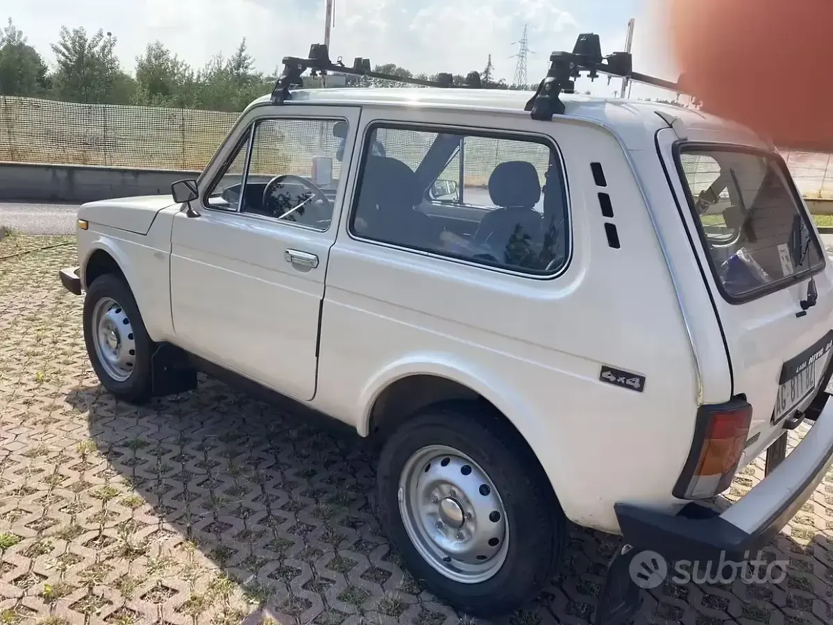 Usata Lada niva 80 CV (58 kW) 1995 Bianco SUV