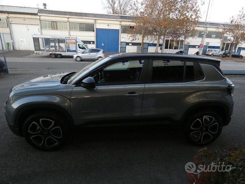 Nuova Jeep Avenger Summit 100 CV (73 kW) 2025 Grigio SUV