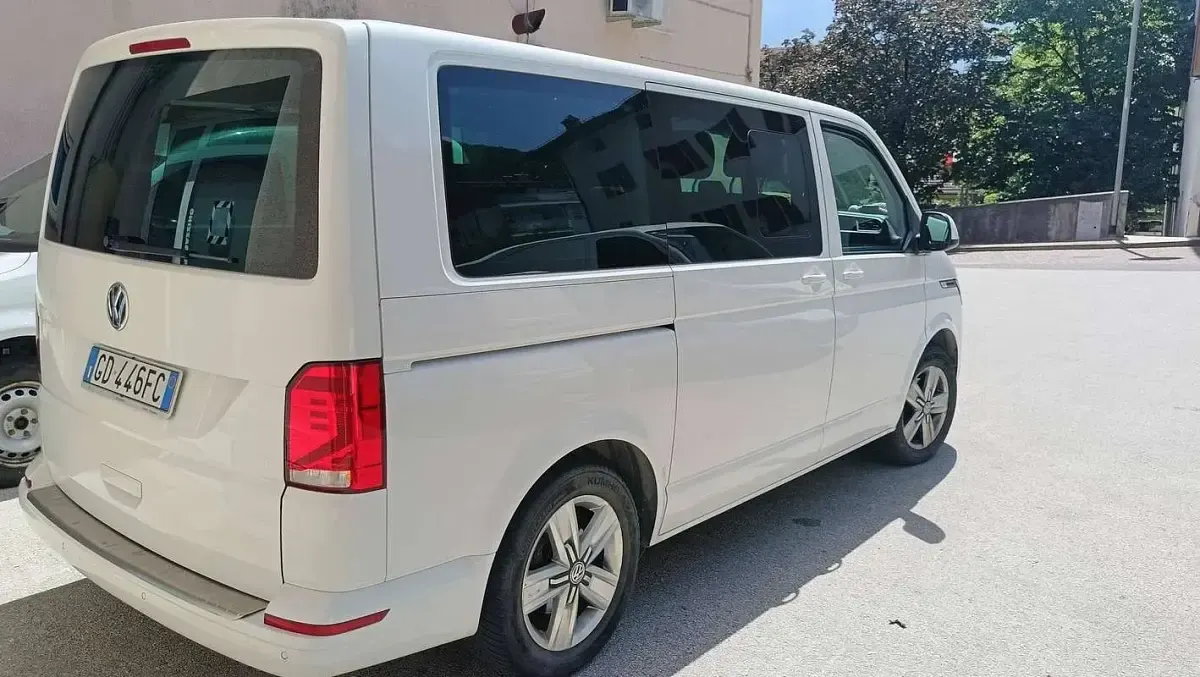 Usata VW Caravelle Comfortline 150 CV (110 kW) 2021 Bianco Furgone