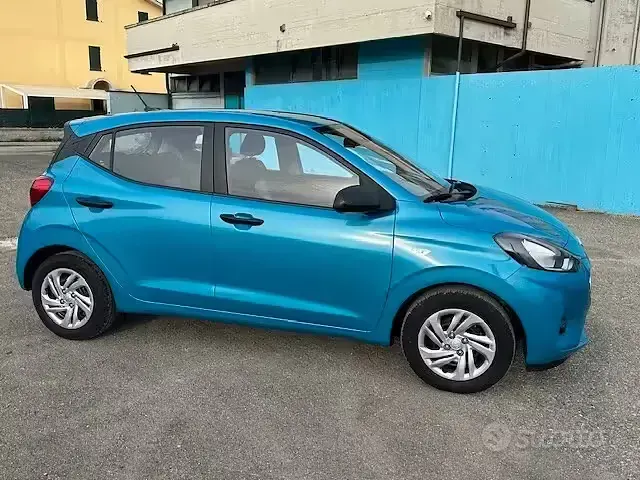 Usata Hyundai i10 67 CV (49 kW) 2022 Blu Utilitaria