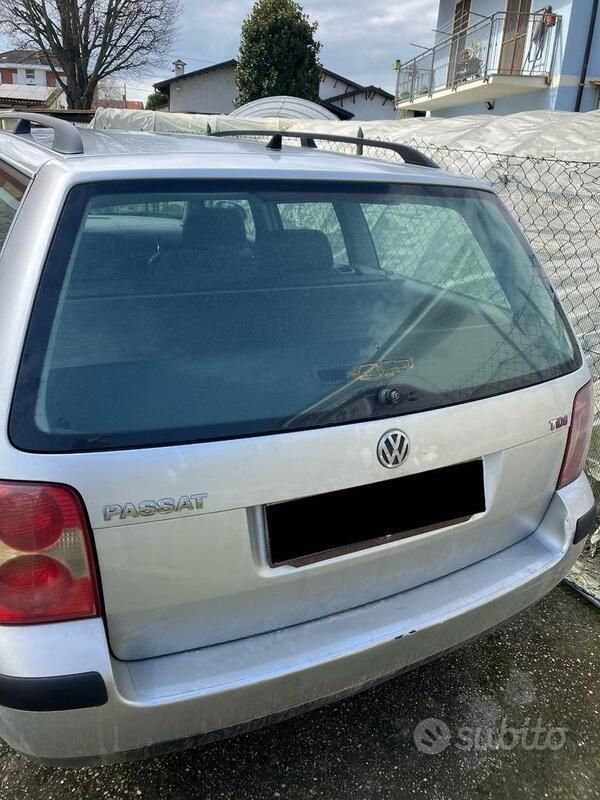 Usata VW Passat Comfortline 131 CV (96 kW) 2004 Argento Station wagon