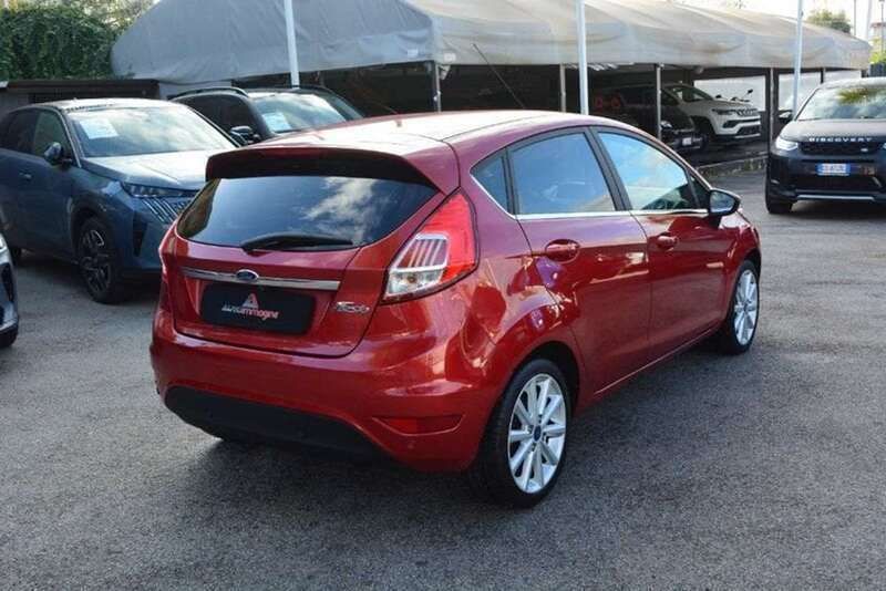 Usata Ford Fiesta Titanium 75 CV (55 kW) 2016 Rosso Utilitaria