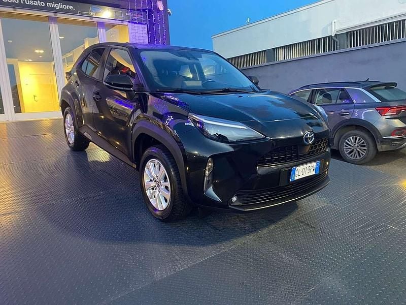 Begagnad Toyota Yaris Cross Business Edition 92 HK (67 kW) 2022 Svart SUV