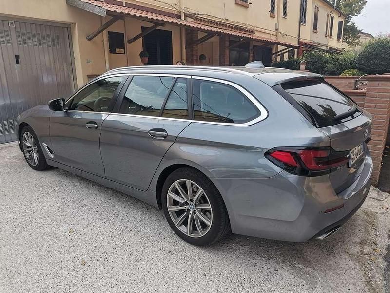 Grigio Usata 2022 BMW 520 Station wagon | 27.500 € (Super prezzo) - Immagine 1/4