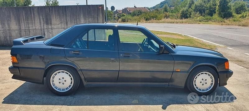Usata Mercedes 190 204 CV (150 kW) 1989 Nero Berlina