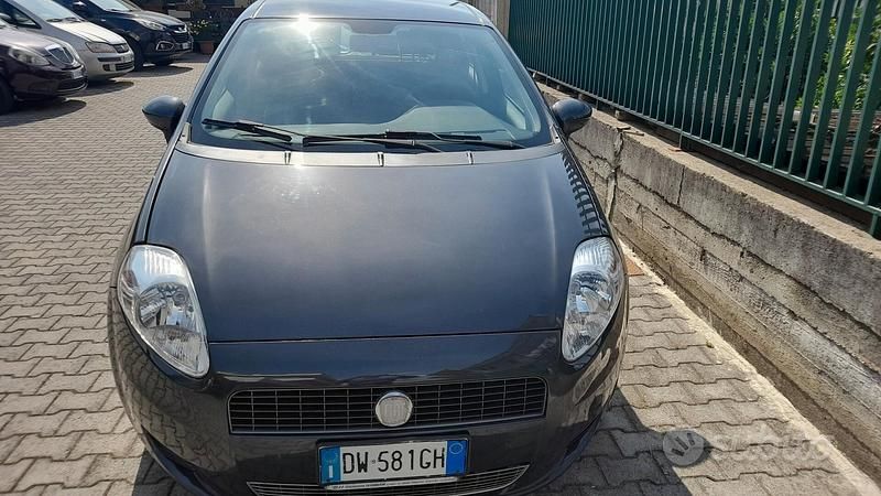 Usata Fiat Grande Punto Dynamic 77 CV (56 kW) 2009 Grigio Utilitaria