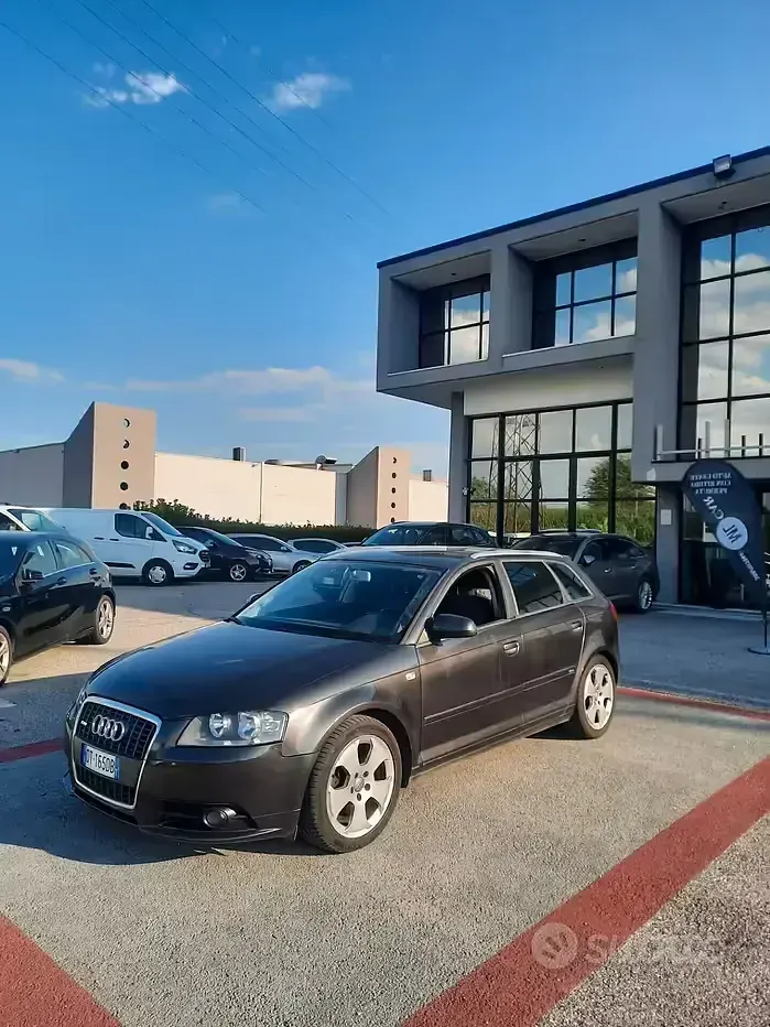 Usado Audi A3 Ambition 170 CV (125 kW) 2008 Gris Utilitario
