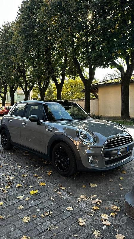 Usata Mini ONE 75 CV (55 kW) 2019 Grigio Utilitaria