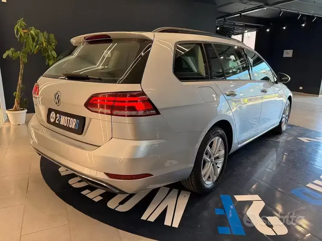 Usata VW Golf VII Business 116 CV (85 kW) 2020 Grigio Station wagon