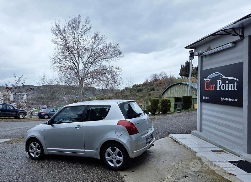 Gebraucht Suzuki Swift 69 PS (50 kW) 2005 Grau Kleinwagen