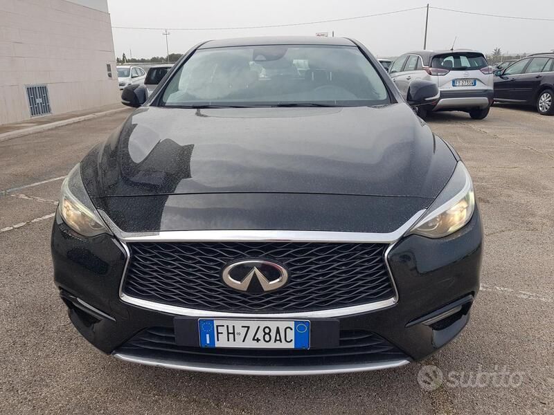 Nero Usata 2017 Infiniti Q30 Business Executive Due volumi | 11.600 € (Ottimo prezzo) - Immagine 1/4