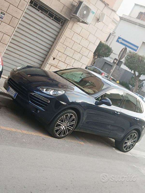Blu Usata 2012 Porsche Cayenne SUV | 22.000 € (Buon prezzo) - Immagine 1/4