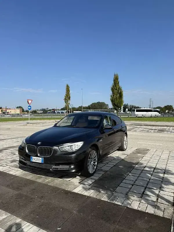 Usata BMW 530 Gran Turismo Comfort Edition 245 CV (180 kW) 2012 Nero Berlina