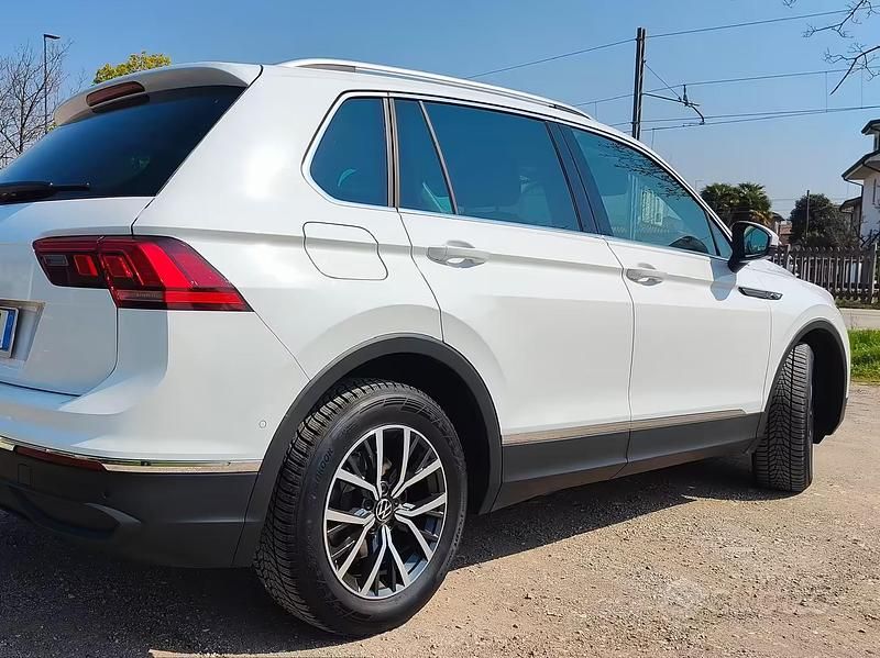 Usata VW Tiguan Life 150 CV (110 kW) 2022 Bianco SUV