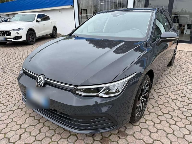 Usata VW Golf VIII Life 116 CV (85 kW) 2021 Grigio Berlina
