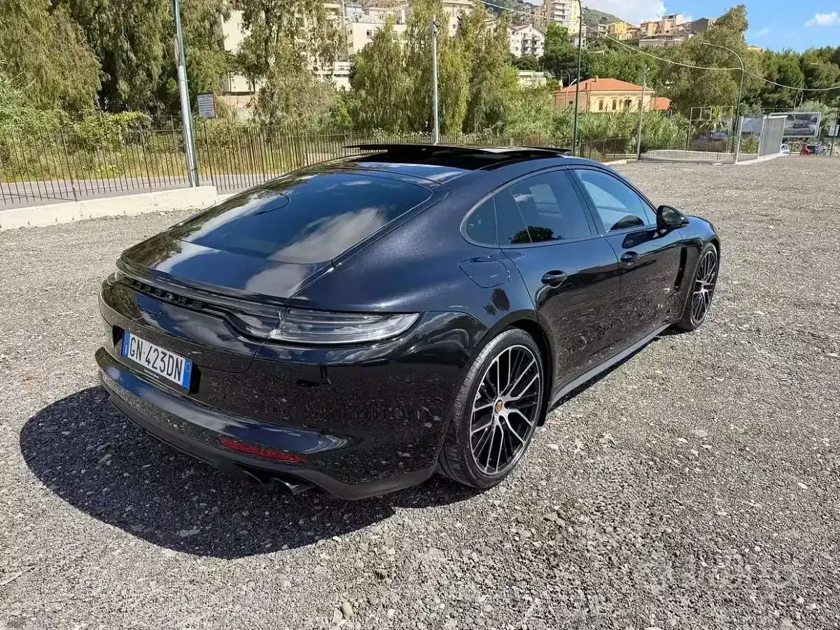 Usata Porsche Panamera 330 CV (242 kW) 2023 Nero Berlina