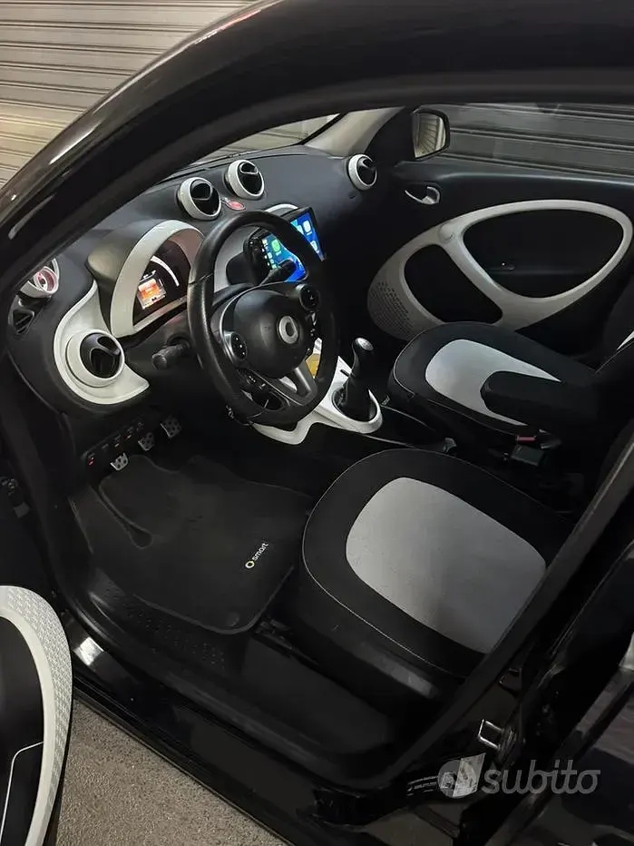 Usata Smart ForFour 71 CV (52 kW) 2017 Nero Utilitaria