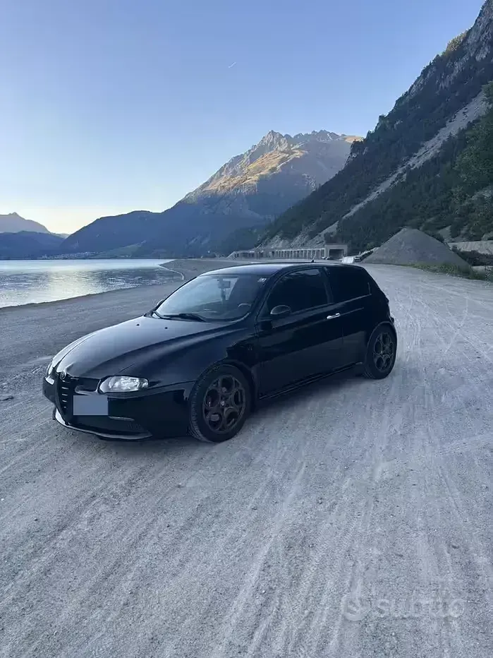 Usata Alfa Romeo 147 250 CV (183 kW) 2003 Nero Utilitaria