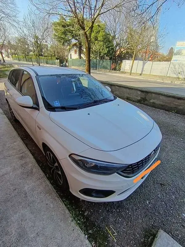 Usata Fiat Tipo Easy 120 CV (88 kW) 2021 Bianco Station wagon