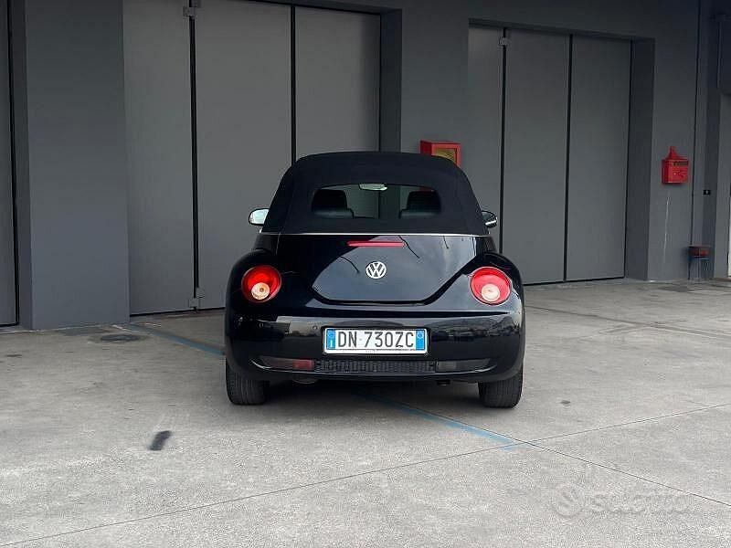 Usata VW New Beetle 75 CV (55 kW) 2008 Nero Utilitaria
