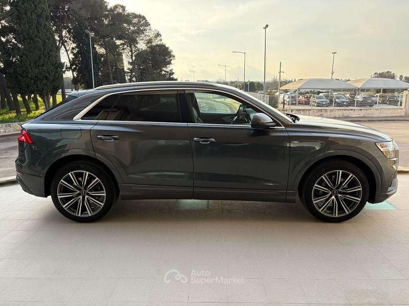 Usata Audi Q8 S-line plus 286 CV (210 kW) 2021 Grigio SUV
