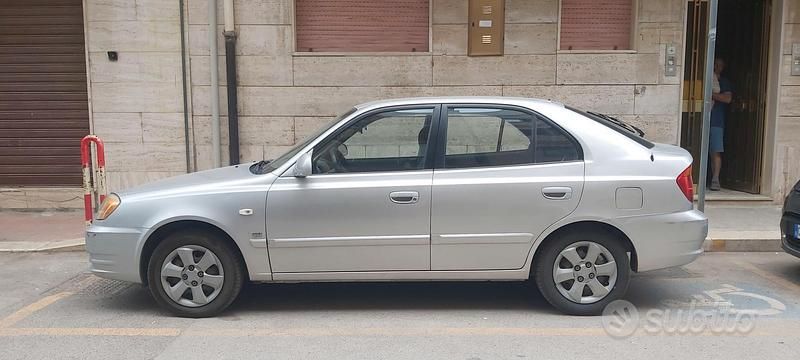 Usata Hyundai Accent 2003 Grigio Station wagon