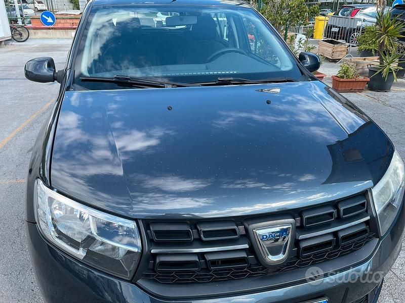 Nero Usata 2018 Dacia Sandero Due volumi | 6400 € (Super prezzo) - Immagine 1/4
