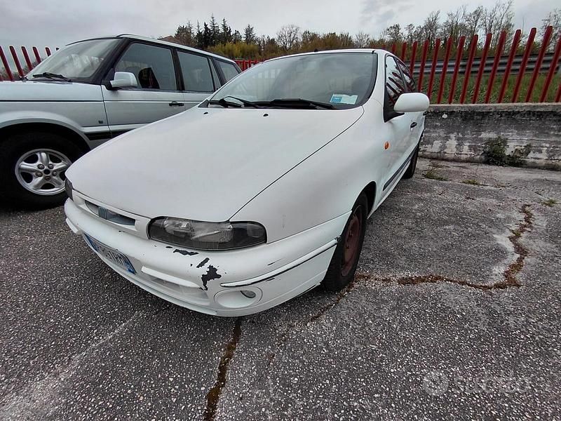 Usata Fiat Brava 101 CV (74 kW) 2001 Bianco Utilitaria