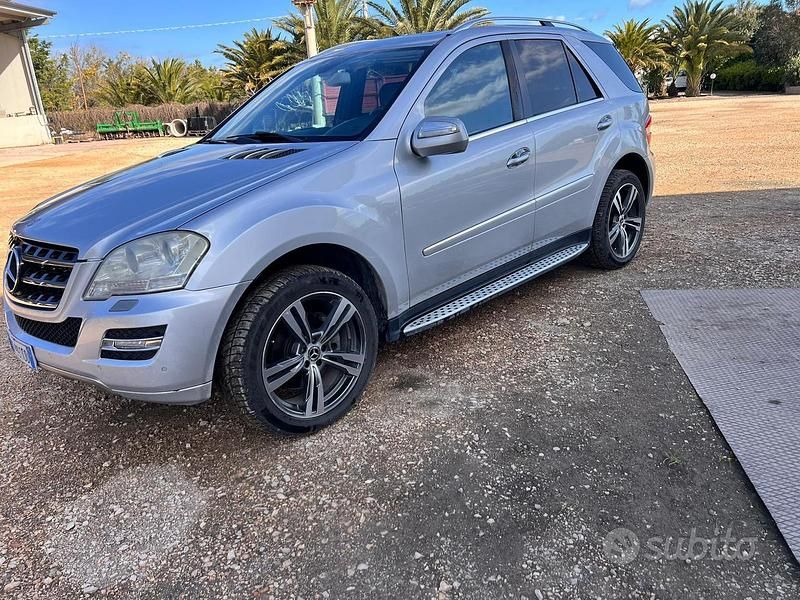 Begagnad Mercedes ML320 225 HK (165 kW) 2008 Grå SUV