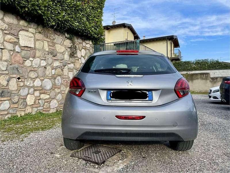 Usata Peugeot 208 Active 101 CV (74 kW) 2019 Utilitaria