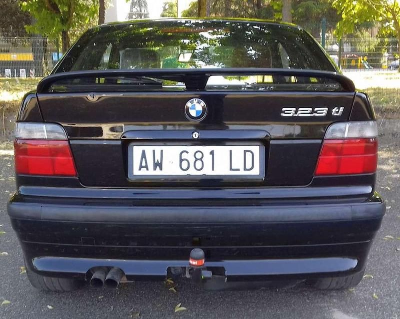 Usata BMW 323 170 CV (125 kW) 1997 Nero Berlina
