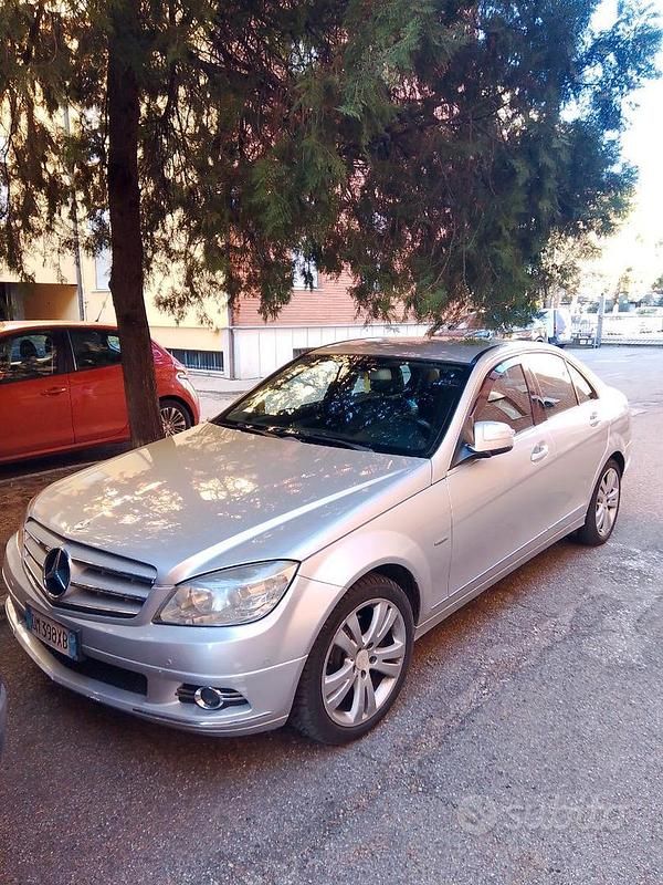 Usata Mercedes C220 125 CV (91 kW) 2008 Grigio Monovolume