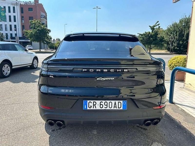 Usata Porsche Cayenne Coupe 470 CV (345 kW) 2023 Nero lucido Coupé