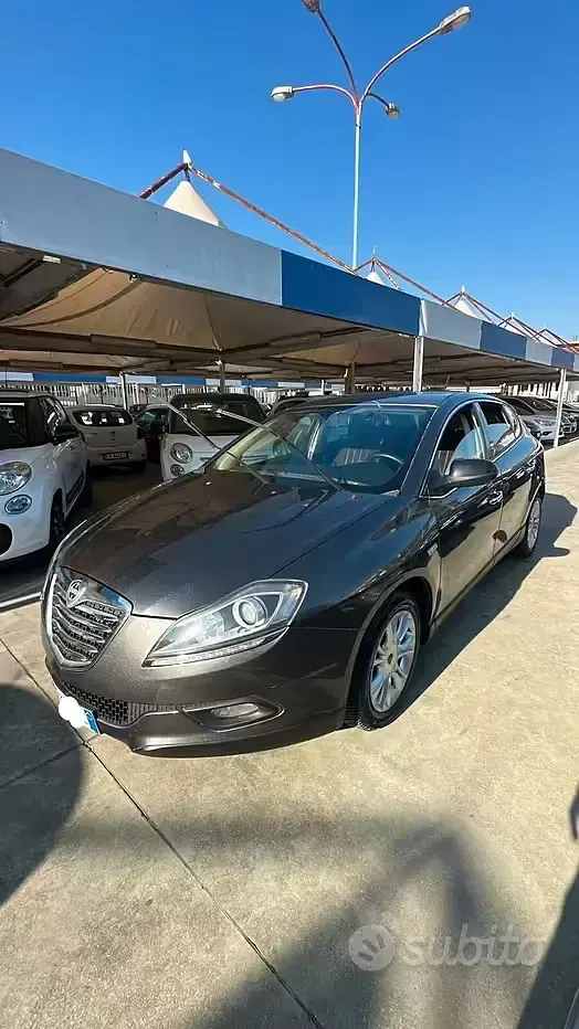 Usata Lancia Delta 120 CV (88 kW) 2012 Grigio Utilitaria