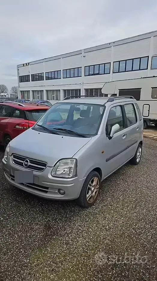 Usata Opel Agila 75 CV (55 kW) 2003 Grigio Monovolume