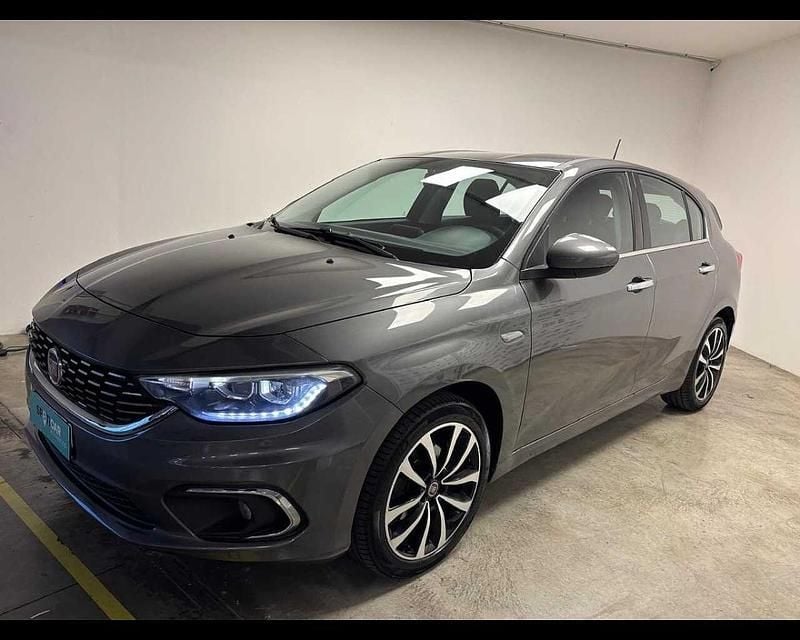 Grigio Usata 2017 Fiat Tipo Lounge Tre volumi | 9990 € (Buon prezzo) - Immagine 1/4