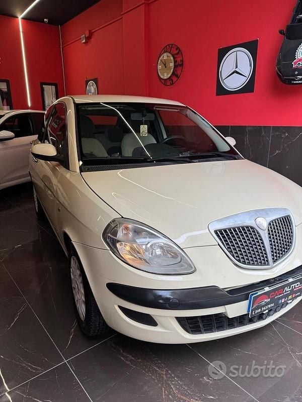 Usata Lancia Ypsilon 60 CV (44 kW) 2006 Beige Utilitaria