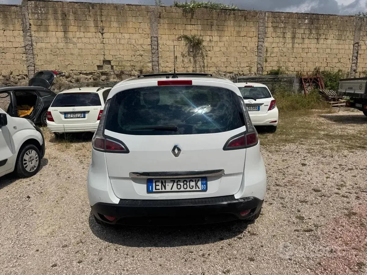 Usata Renault Scenic E-Tech XMOD 110 CV (80 kW) 2012 Bianco Monovolume