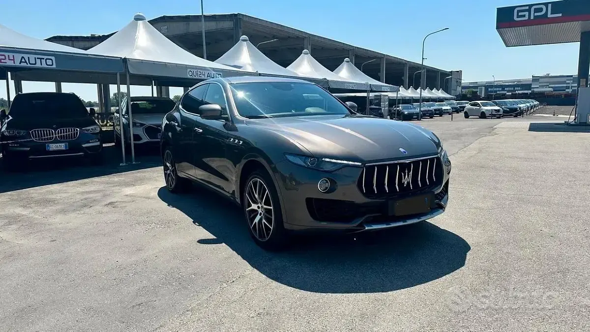 Usata Maserati Levante 275 CV (202 kW) 2017 Grigio SUV