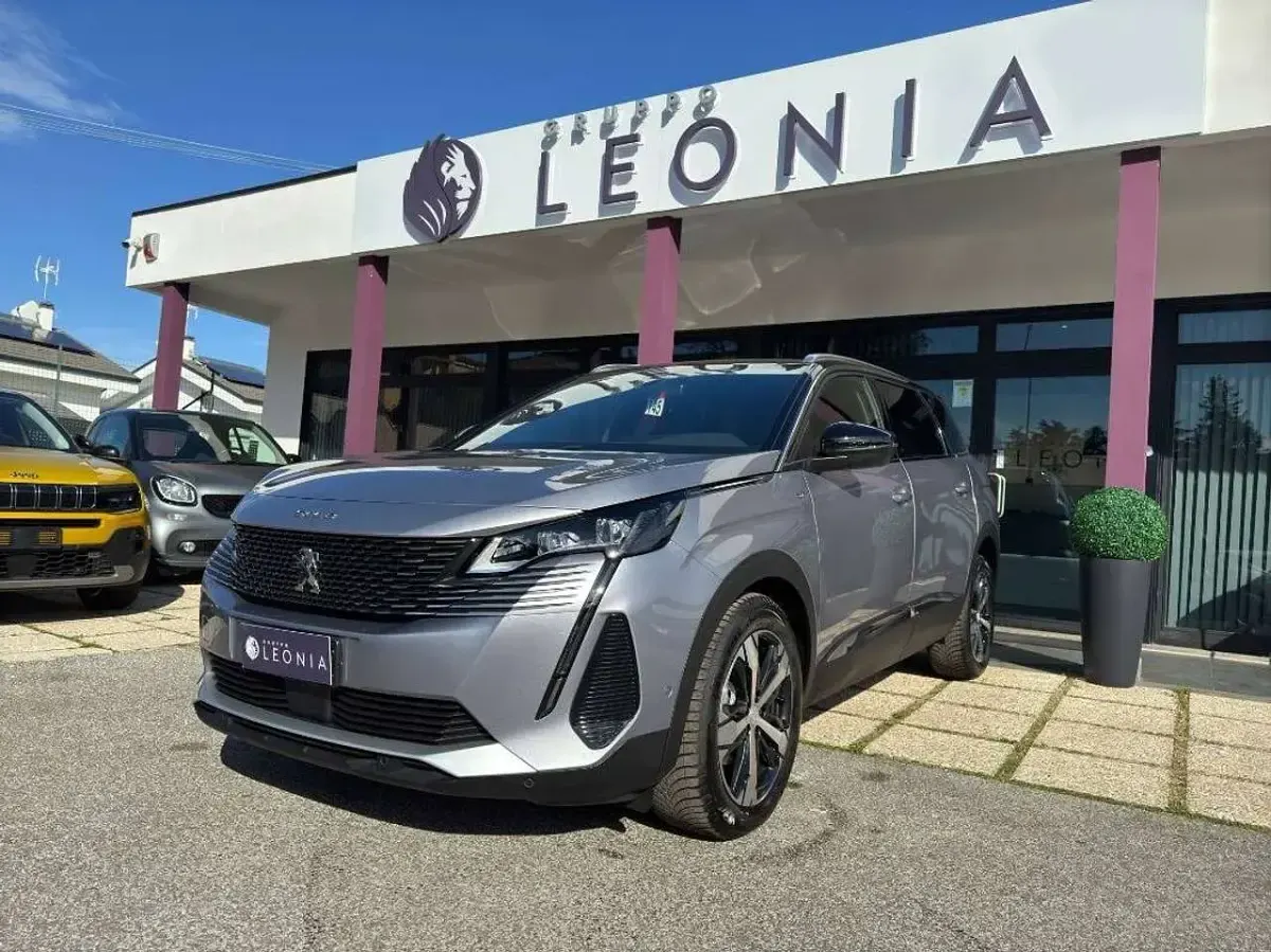 Usata Peugeot 5008 GT 131 CV (96 kW) 2024 Grigio artense SUV