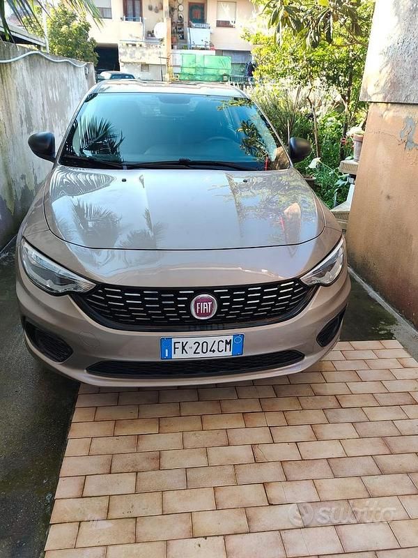 Usata Fiat Tipo Lounge 95 CV (69 kW) 2017 Grigio Utilitaria