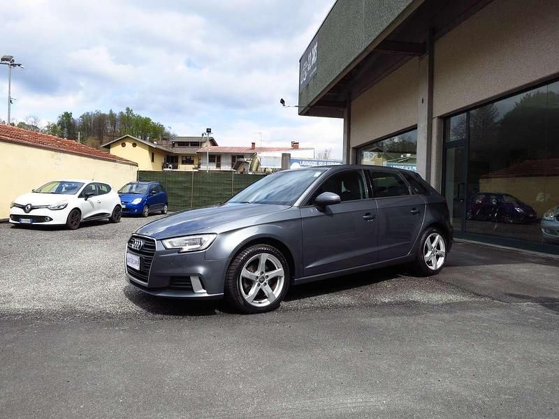 Usata Audi A3 Business 116 CV (85 kW) 2018 Grigio Berlina