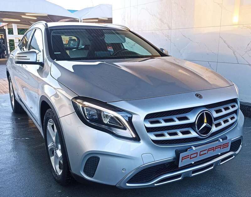 Usata Mercedes GLA180 124 CV (91 kW) 2019 Argento SUV
