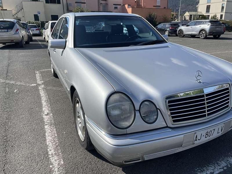 Usata Mercedes E200 Avantgarde 136 CV (100 kW) 1995 Berlina
