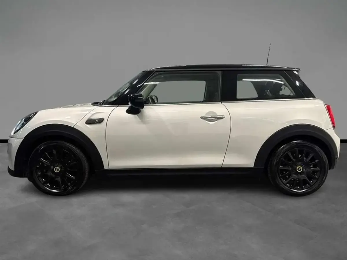 Usata Mini Cooper SE Classic 135 kW (184 CV) 2022 White silver metallizzato Utilitaria