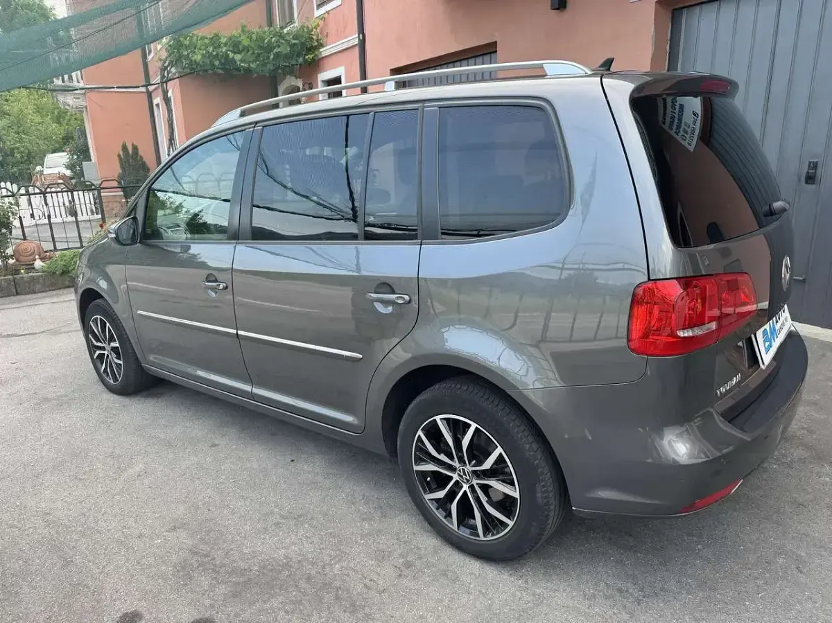 Usata VW Touran Highline 140 CV (102 kW) 2014 Grigio Monovolume