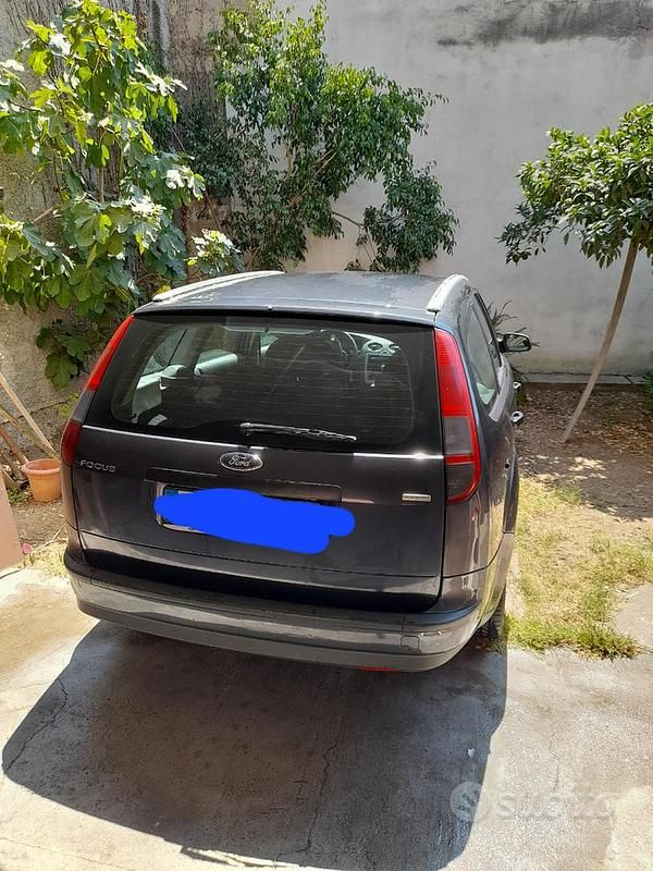 Grigio Usata 2006 Ford Focus Station wagon | 2600 € (Molto cara) - Immagine 1/4