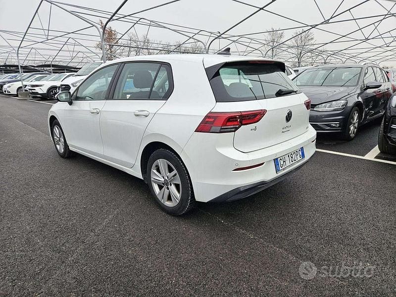 Usata VW Golf VIII Life 110 CV (80 kW) 2021 Bianco Berlina